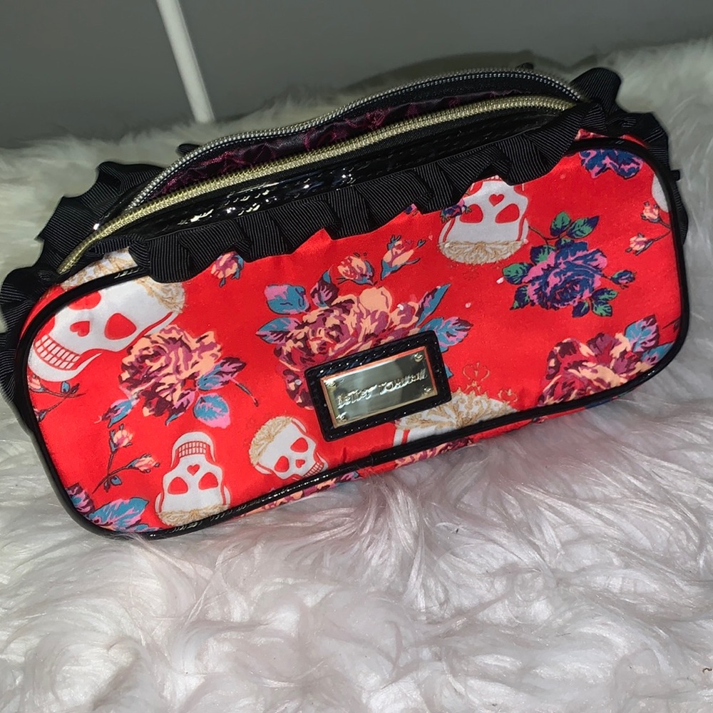 Betsey Johnson toiletry bag